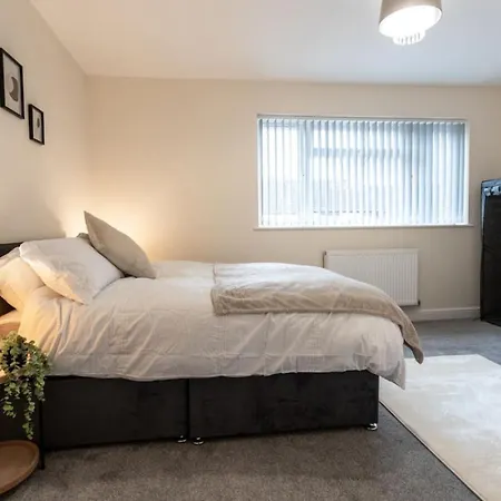 Holiday home Deacon Street-3 Bedroom, Sleeps 7, Long Disc, Parking *