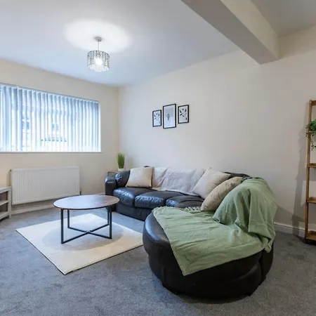 Deacon Street-3 Bedroom, Sleeps 7, Long Disc, Parking * Swindon