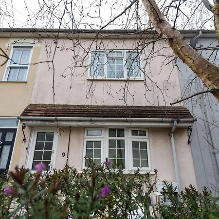 Road, Long Disc, Parking, Sleeps 7, 3 Bedrooms * Swindon