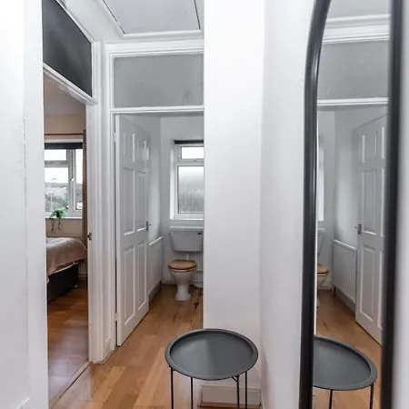 Road, Long Disc, Parking, Sleeps 7, 3 Bedrooms