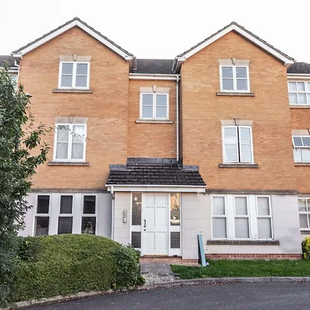 Apartment Thorley In North Swindon, Sleeps 4 In 2 Bedrooms, Long Disc, Parking Swindon