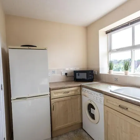 Thorley In North Swindon, Sleeps 4 In 2 Bedrooms, Long Disc, Parking * Swindon