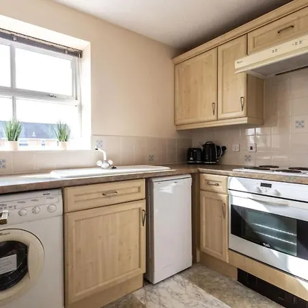 Apartment Thorley In North Swindon, Sleeps 4 In 2 Bedrooms, Long Disc, Parking *