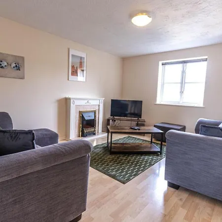 Apartment Thorley In North Swindon, Sleeps 4 In 2 Bedrooms, Long Disc, Parking