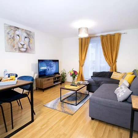 Brunel Apartment, Sleeps 4, 2 Bedrooms, Free Parking, Long Disc Swindon