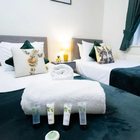 Brunel Apartment, Sleeps 4, 2 Bedrooms, Free Parking, Long Disc Apartment