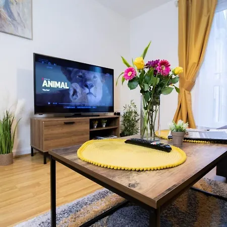 Brunel Apartment, Sleeps 4, 2 Bedrooms, Free Parking, Long Disc *