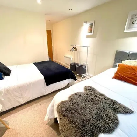 Paramount Apartment, Sleeps 5, Town Center Location, Free Parking