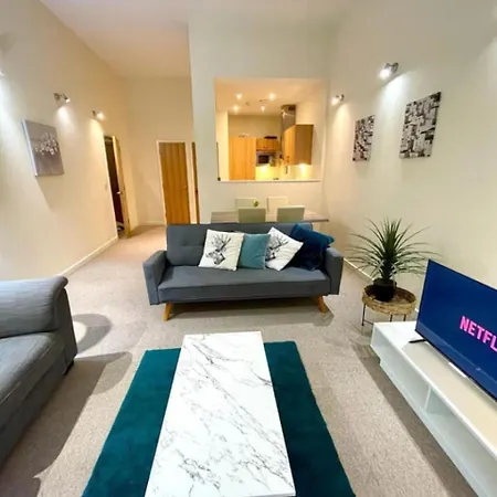 Apartment Paramount Apartment, Sleeps 5, Town Center Location, Free Parking Swindon