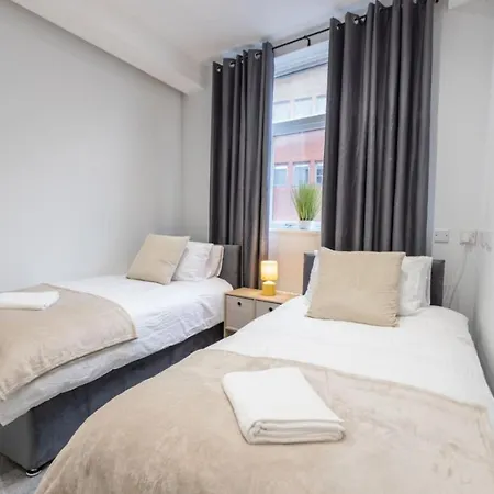 Flat B Commercial Road, 3 Bedrooms, Sleeps 5, Located In Town Centre Holiday home *