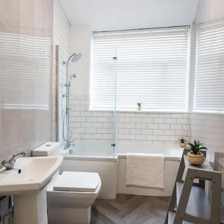 Holiday home Flat B Commercial Road, 3 Bedrooms, Sleeps 5, Located In Town Centre