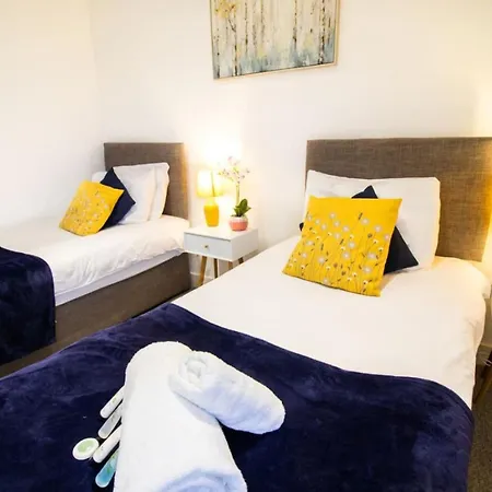 18cb 2 Bedroom Apartment, Sleeps 4, Long Stays, Free Parking In A Great Location Swindon