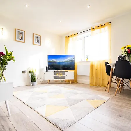 Apartment 18cb 2 Bedroom Apartment, Sleeps 4, Long Stays, Free Parking In A Great Location Swindon