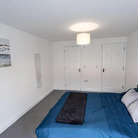 Contractors - Spacious - Long *