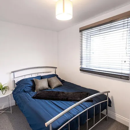 Contractors - Spacious - Long *