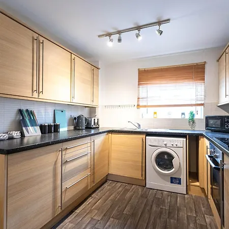 Apartment Contractors - Spacious - Long *