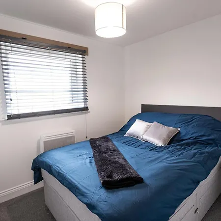 Contractors - Spacious - Long *