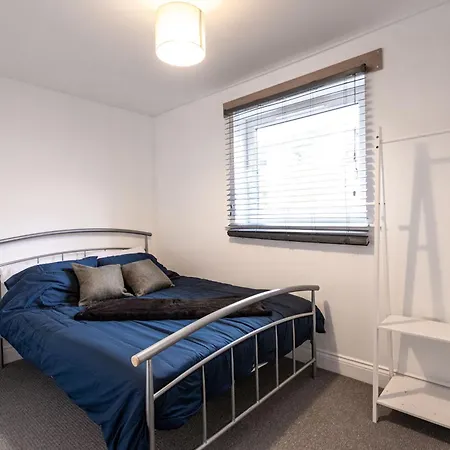 Contractors - Spacious - Long Apartment