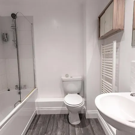 Contractors - Spacious - Long *