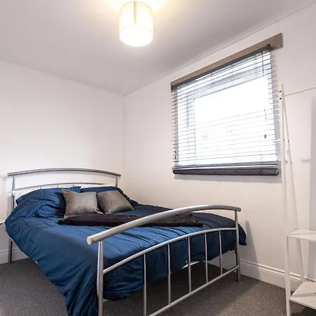 Contractors - Spacious - Long