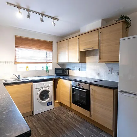 Apartment Contractors - Spacious - Long