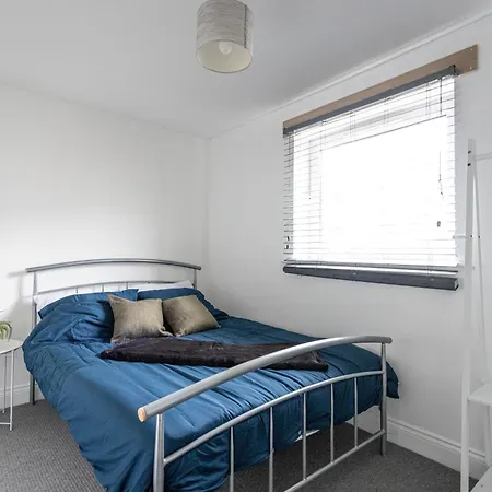 Apartment Contractors - Spacious - Long *