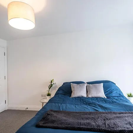 Contractors - Spacious - Long *