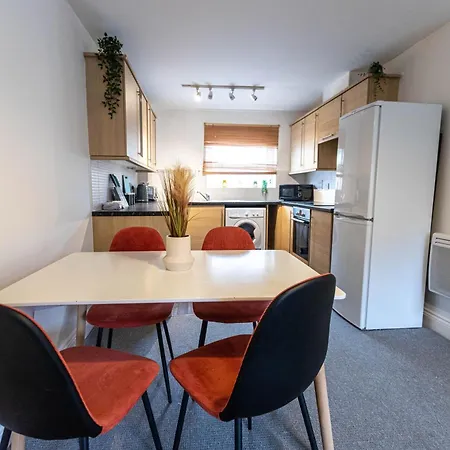 Contractors - Spacious - Long