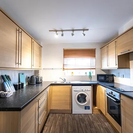 Contractors - Spacious - Long Apartment