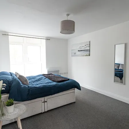 Contractors - Spacious - Long *