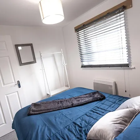 Contractors - Spacious - Long Swindon