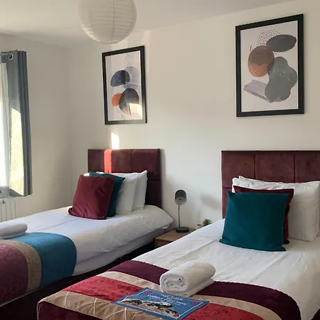Montrose House Holiday home Swindon