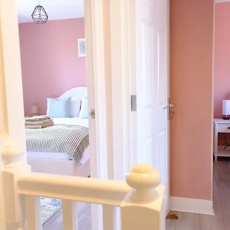 Casa de férias Haydon 5bed Sleeps 9 Swindon