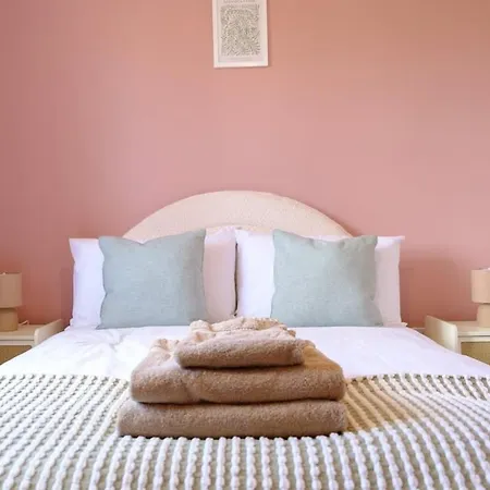 Haydon 5bed Sleeps 9 Swindon