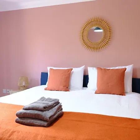 Casa de férias Haydon 5bed Sleeps 9 Swindon