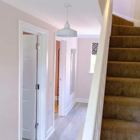 Casa de férias Haydon 5bed Sleeps 9 Swindon