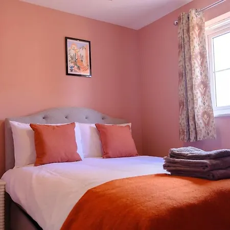 Haydon 5bed Sleeps 9 Swindon