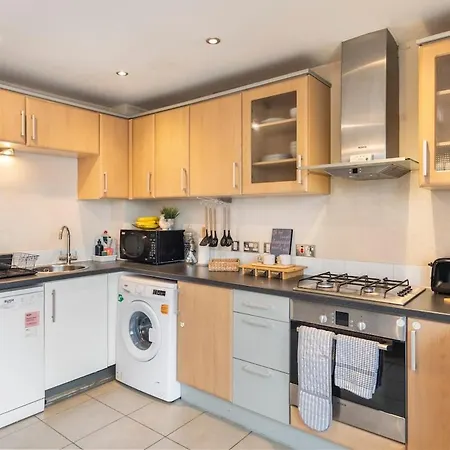 Ctr Free Parking Perfect For Contractors Apartamento Swindon