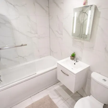 Commercial Road Location Wyvern Theatre Apartment *