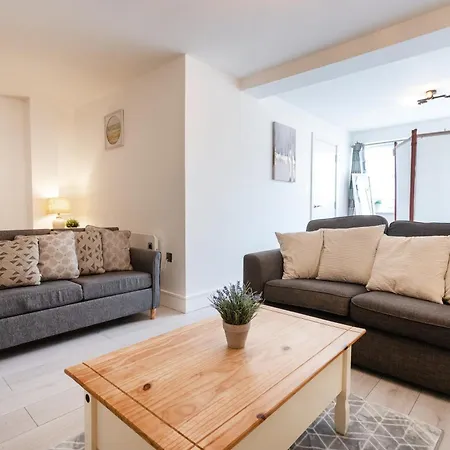 Apartment Commercial Road Location Wyvern Theatre