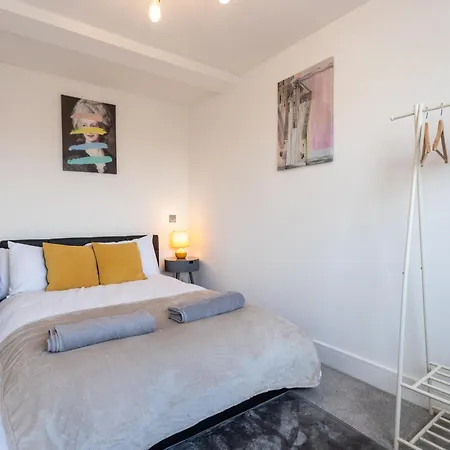 Apartment Commercial Road Location Wyvern Theatre