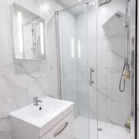 Commercial Road Location Wyvern Theatre Apartment *