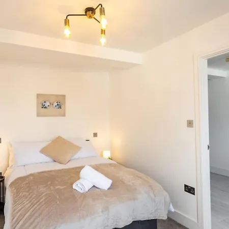 Commercial Road Location Wyvern Theatre Apartment *