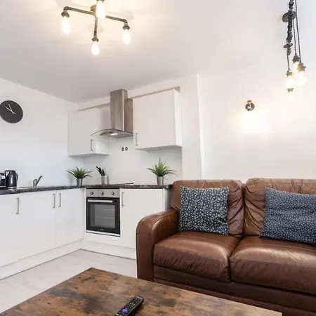 Apartment Commercial Road Location Wyvern Theatre *