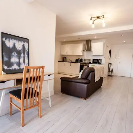 Commercial Road Location Wyvern Theatre Apartment *