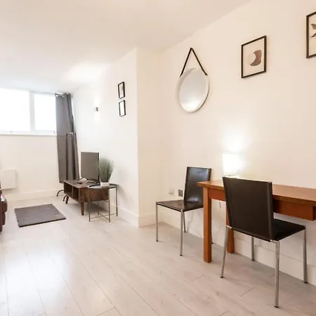 Apartment Commercial Road Location Wyvern Theatre *