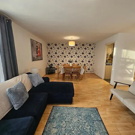 Plaza Flat 19 - 2 Bedroom Apartment, Free Parking, Town Centre *