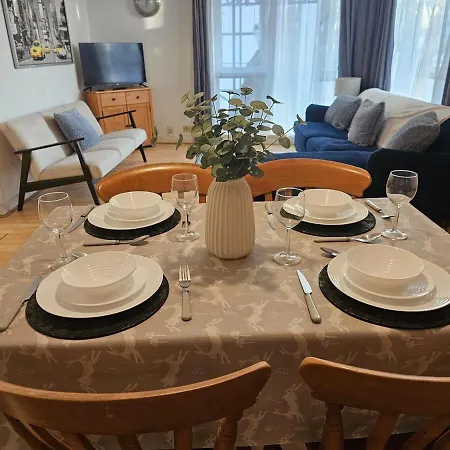 Plaza Flat 19 - 2 Bedroom Apartment, Free Parking, Town Centre * Swindon