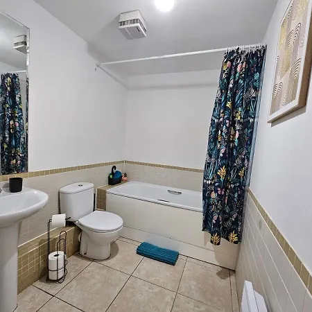 Plaza Flat 19 - 2 Bedroom Apartment, Free Parking, Town Centre *