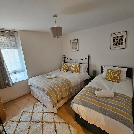 Plaza Flat 19 - 2 Bedroom Apartment, Free Parking, Town Centre Apartamento Swindon